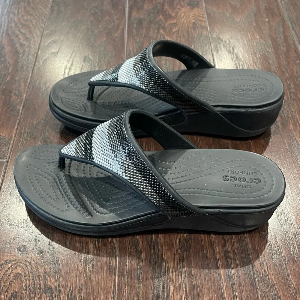 Crocs Monterey Beaded Thong Sandal Size 9 Black Slip On Wedge Flip Flops